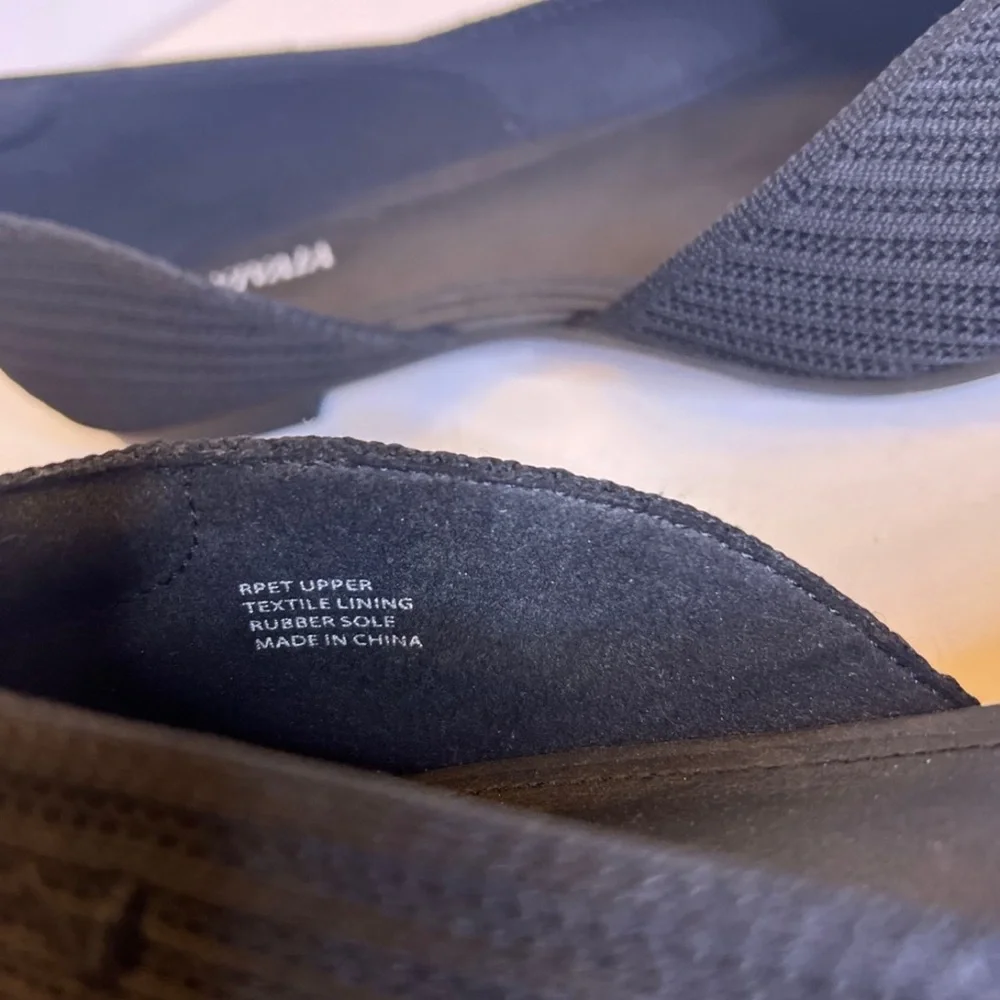 - Women's Black Flats